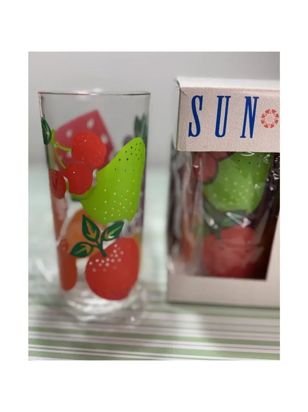 Vintage Acrylic Drink Ware Glasses Set Of 4 Coolers Fruit Colors 19 oz